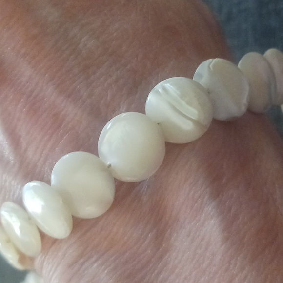 shell matching chocker necklace and bracelet ..excellent pre-owned - Picture 4 of 8